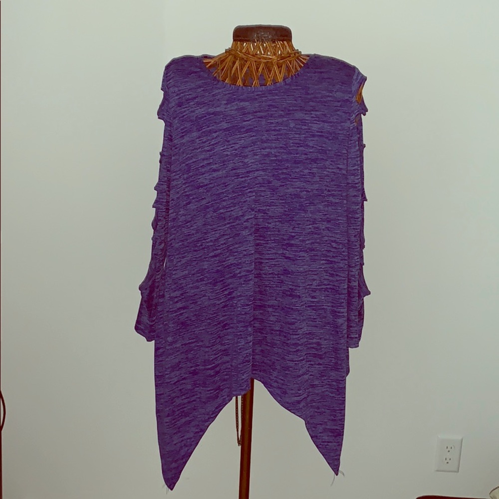 Shirt long sleeve with slits on the arms